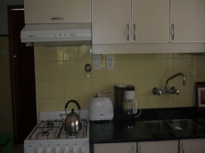 cocina-puerta atras al patio