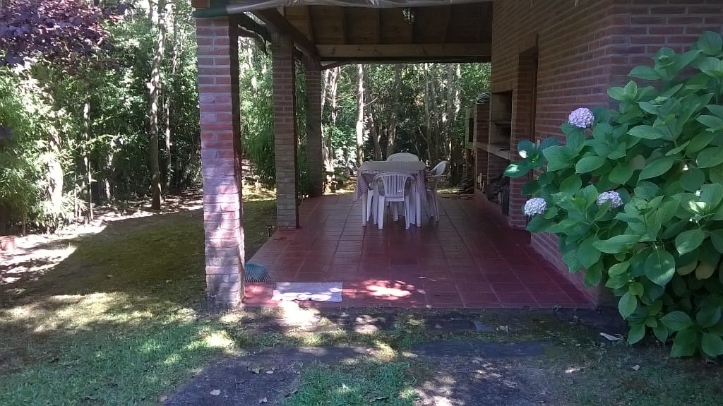 Parrilla y lavadero cerrado