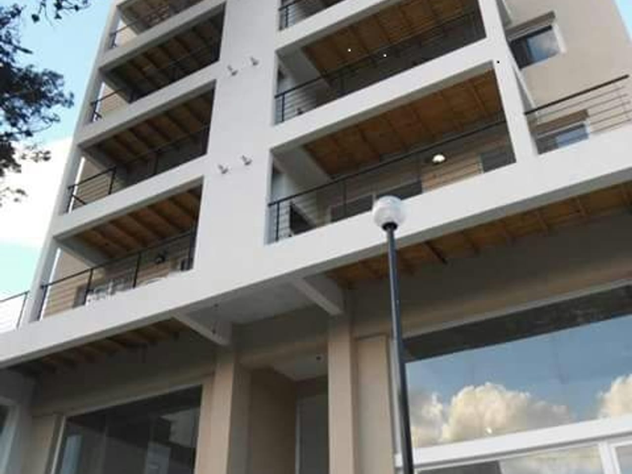 ALQUILO DEPARTAMENTO DE 2 AMB.  CON BALCON TERRAZA Y PARRILLA AL FRENTE