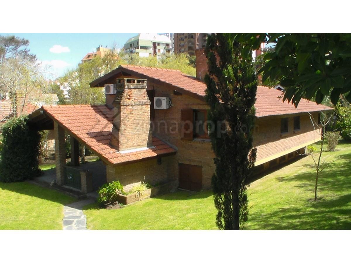 Chalet / Casa en Pinamar PR2766