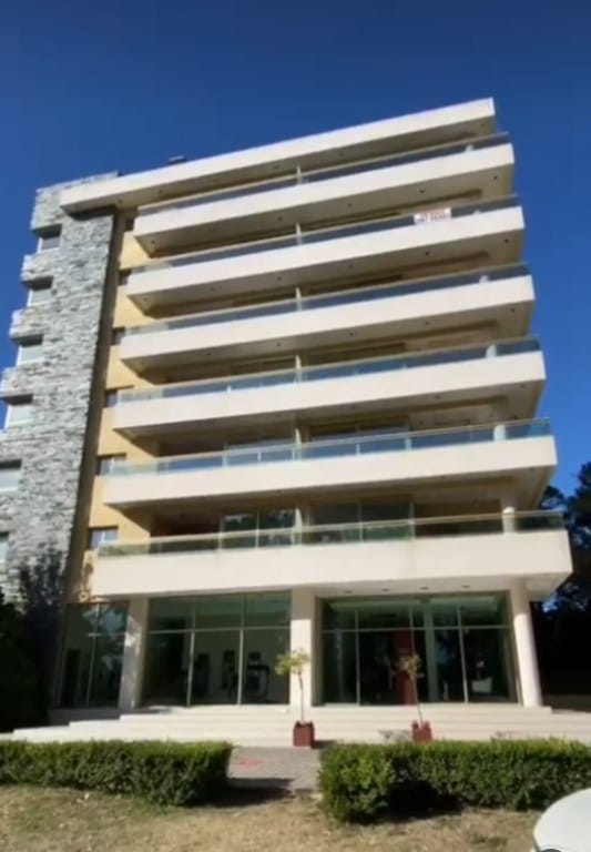 Dpto con Servicios en Pinamar PR3090