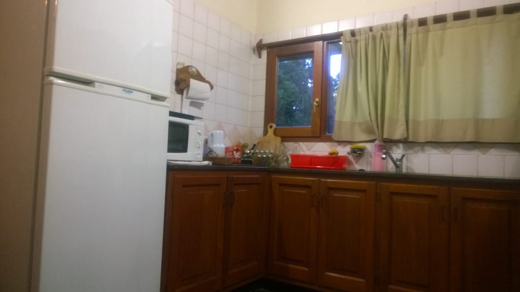 heladera con freezer y microondas
