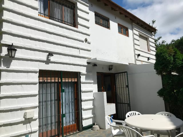DUPLEX TIPO CASA 3 dormitorios, jardín y parrilla, alquiler  QUINCENA O MES foto 14