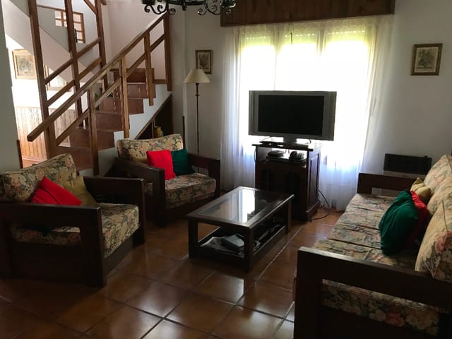 DUPLEX TIPO CASA 3 dormitorios, jardín y parrilla, alquiler  QUINCENA O MES foto 15