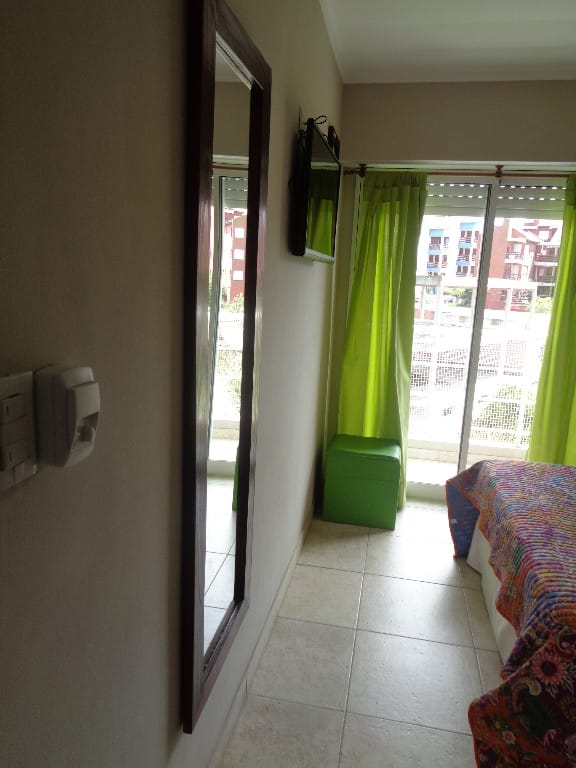 DORMITORIO PRINCIPAL CON LED 32"