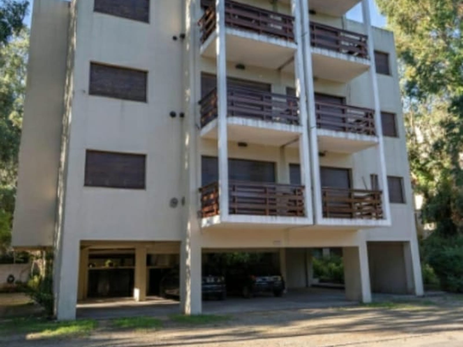 EDIFICIO BARTHOS
