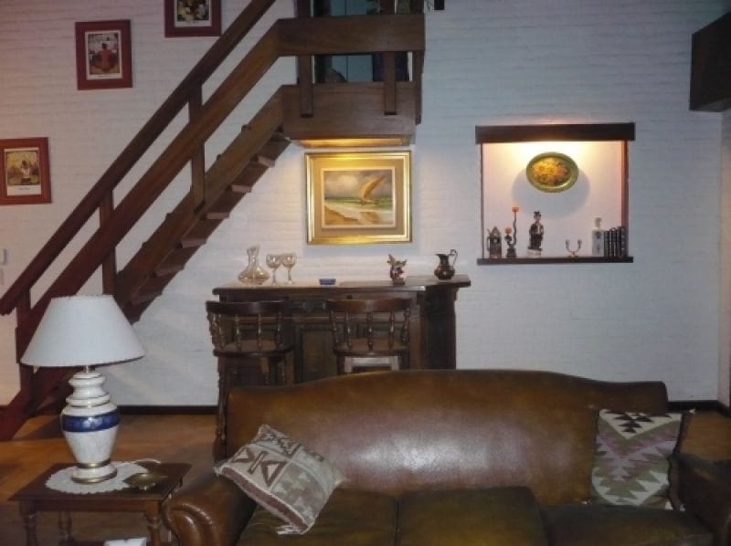 Living .Bar.Escalera
