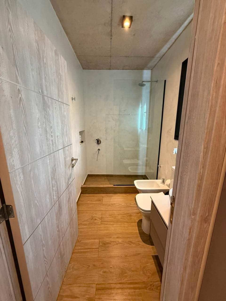 BAÑO SEGUNDA SUIT