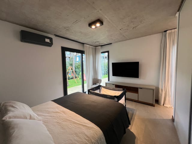 4to dormitorio, principal en suite con placard, LCD, baño completo con ducha y aire acondicionado