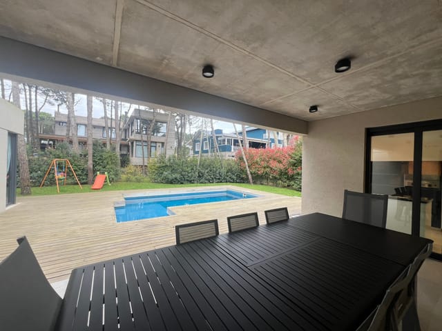 Casa moderna C/pileta en Barrio Pioneros foto 17